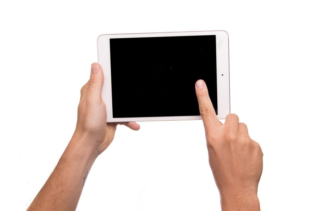finger pressing a blank ipad screen